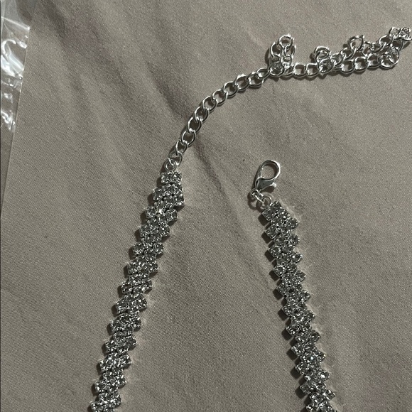 Elegant Silver Rhinestone Necklace - Picture 3 of 3